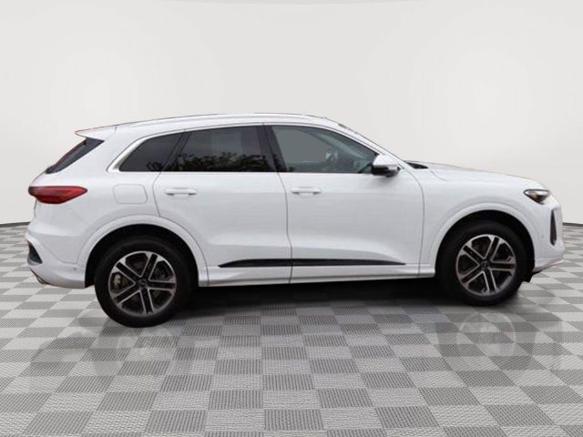 Used 2025 Audi Q5 Premium w/ Convenience Package AWD/4WD image 2