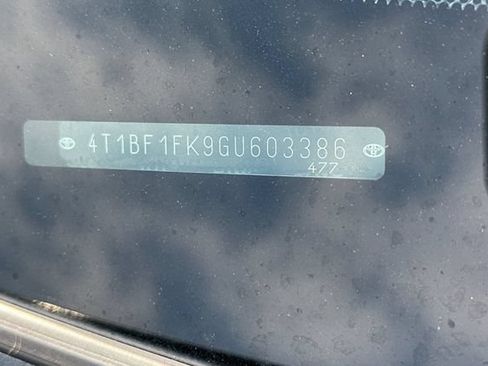 Used 2016 Toyota Camry SE FWD image 3