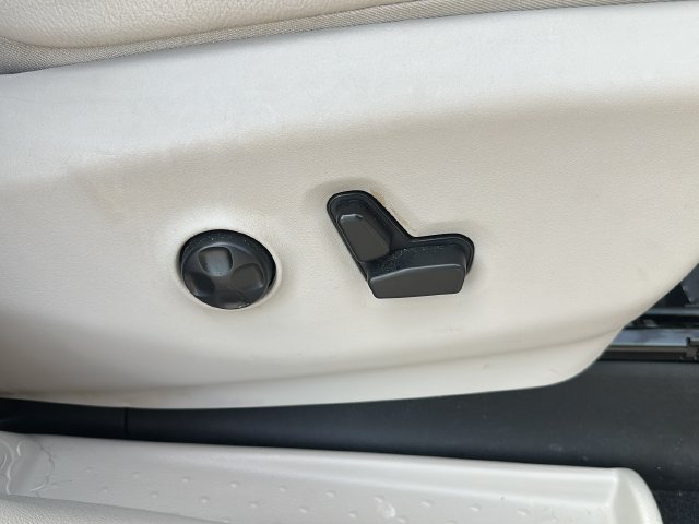 Used 2017 Chrysler Pacifica Touring-L Plus FWD image 28