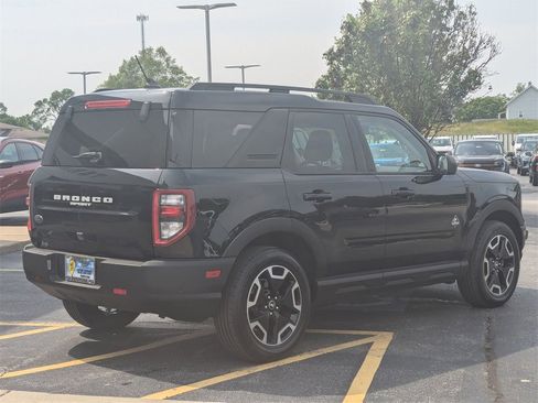 Used 2021 Ford Bronco Sport Outer Banks w/ Outer Banks Package image 3