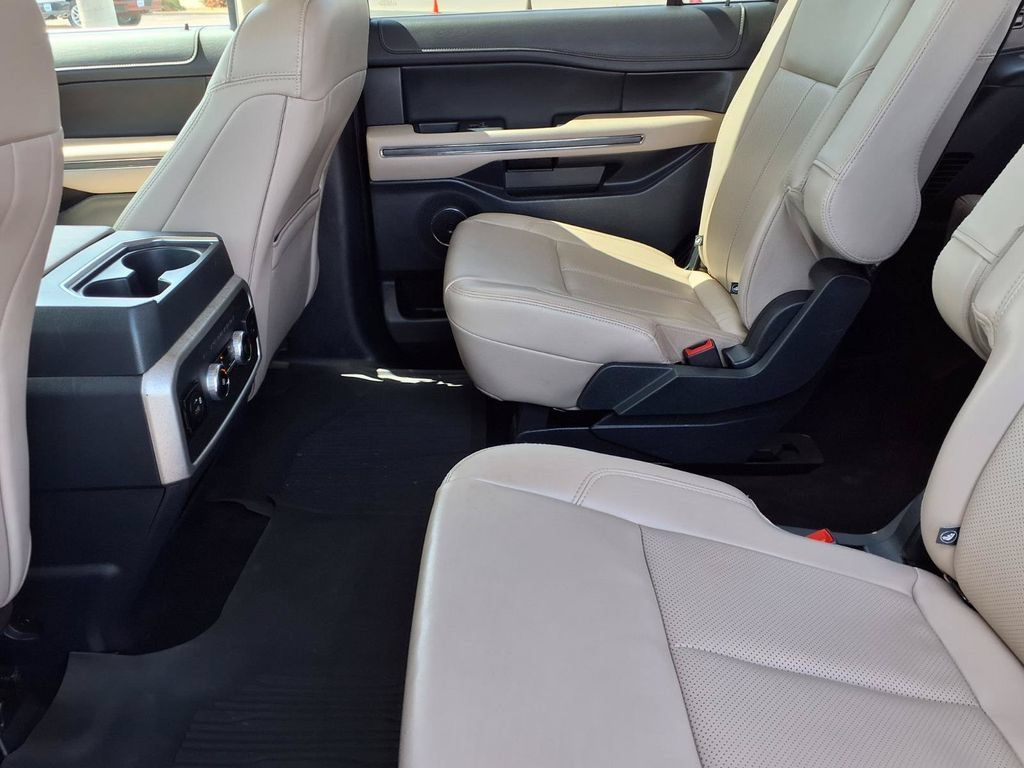 Used 2023 Ford Expedition XLT RWD image 11