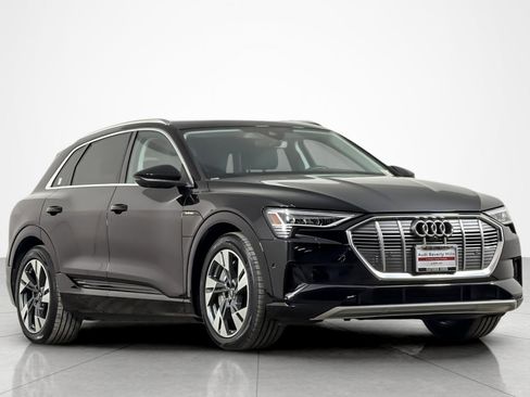 Used 2022 Audi e-tron Premium Plus w/ Premium Plus Package image 7