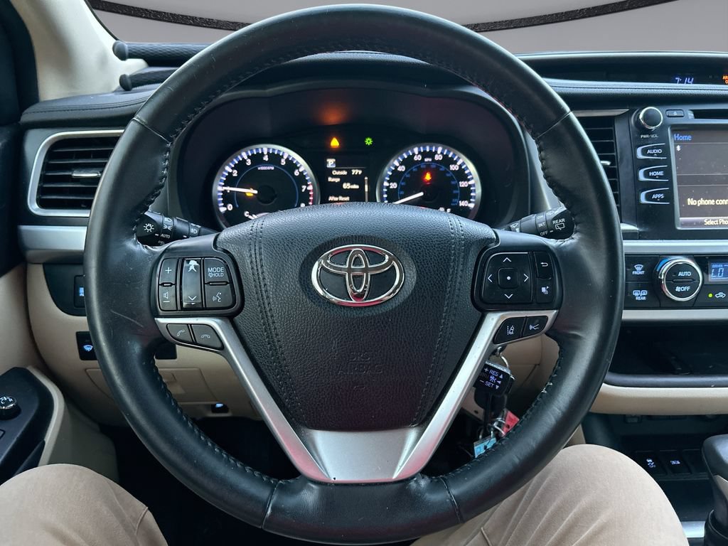 Used 2017 Toyota Highlander Plus FWD image 15