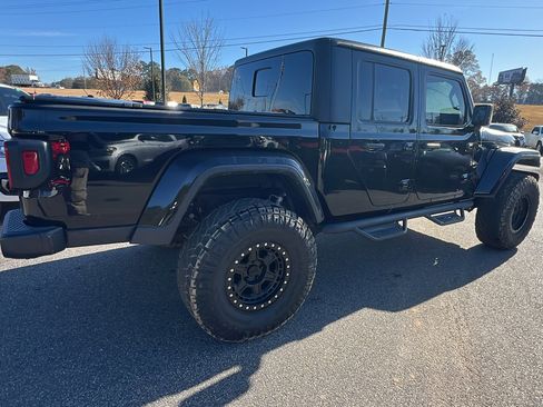 Used 2023 Jeep Gladiator Sport image 8