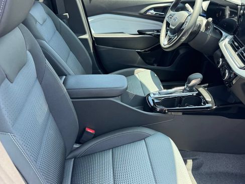 New 2026 Chevrolet Trax LT w/ Midnight Edition FWD image 8