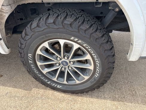 Used 2019 Ford F150 XLT w/ Equipment Group 302A Luxury AWD/4WD image 11