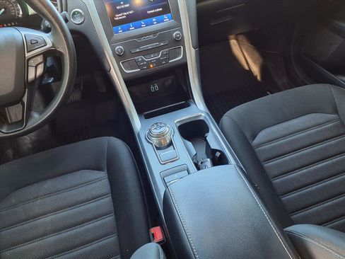 Used 2020 Ford Fusion SE image 8