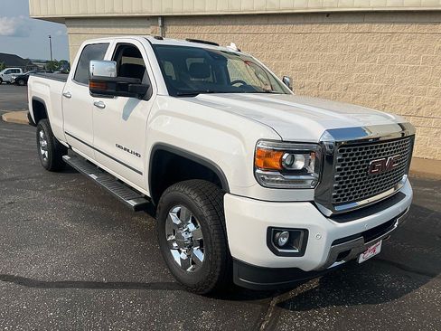 Used 2017 GMC Sierra 3500 Denali w/ Suspension Package, Off-Road AWD/4WD image 2