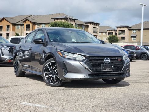 Used 2025 Nissan Sentra SR FWD image 1