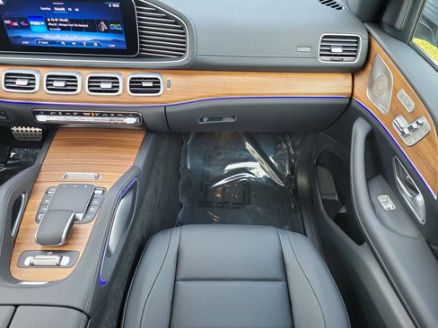 Certified 2025 Mercedes-Benz GLS 450 4MATIC image 21