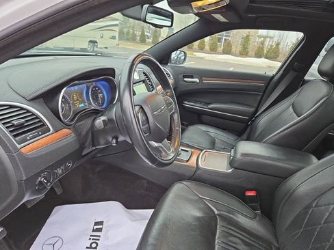 Used 2017 Chrysler 300 C Platinum image 23