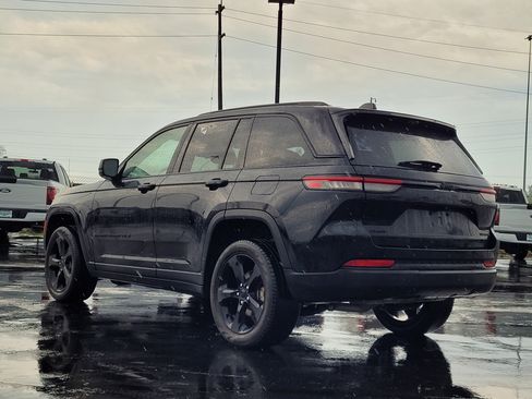 Used 2023 Jeep Grand Cherokee Limited w/ Luxury Tech Group II AWD/4WD image 6