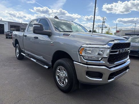 Used 2024 RAM 2500 Tradesman w/ Chrome Appearance Group AWD/4WD image 7