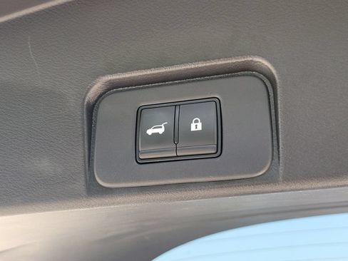 Used 2024 Nissan Rogue SV AWD/4WD image 9