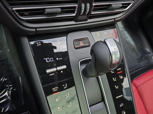 Used 2026 Porsche Macan AWD/4WD image 18