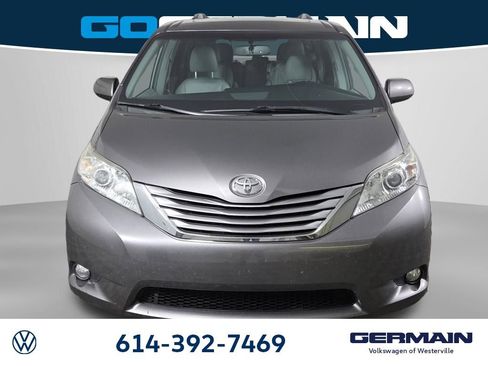 Used 2016 Toyota Sienna XLE Premium image 3