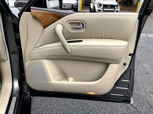 Used 2013 INFINITI QX56 w/ Theater Pkg image 21