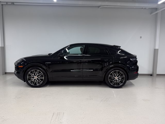 Certified 2026 Porsche Cayenne E-Hybrid Coupe AWD/4WD image 2