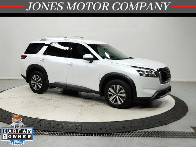 Used 2025 Nissan Pathfinder SL FWD image 1