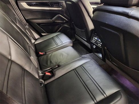 Used 2024 Porsche Cayenne Coupe image 31
