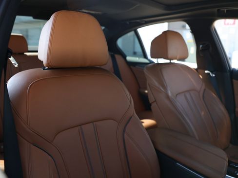 Used 2019 BMW M550i xDrive image 21