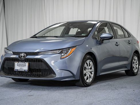 Used 2022 Toyota Corolla LE image 3