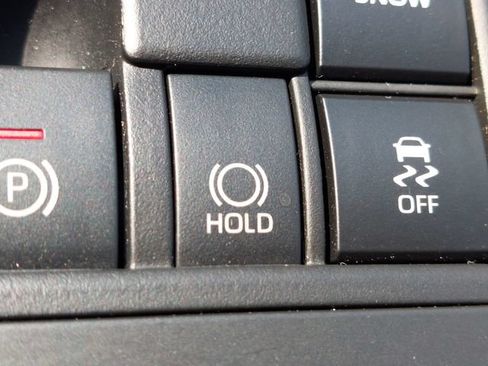 Used 2023 Toyota Highlander LE AWD/4WD image 26