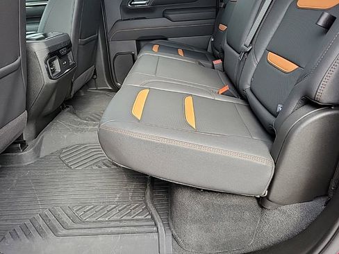 Used 2025 GMC Sierra 2500 AT4 w/ Technology Package AWD/4WD image 9