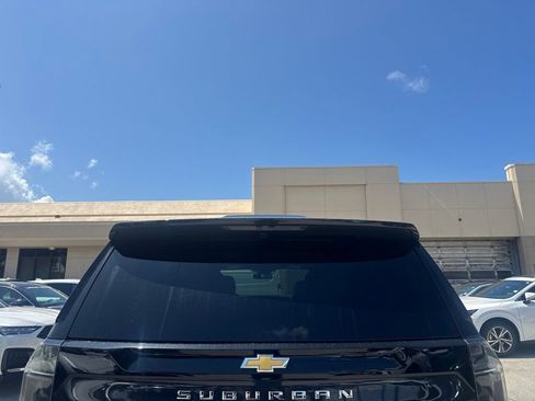 Used 2025 Chevrolet Suburban Premier AWD/4WD image 5