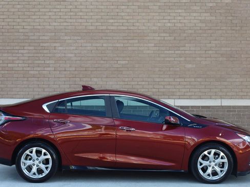 Used 2017 Chevrolet Volt Premier w/ Driver Confidence II Package FWD image 3