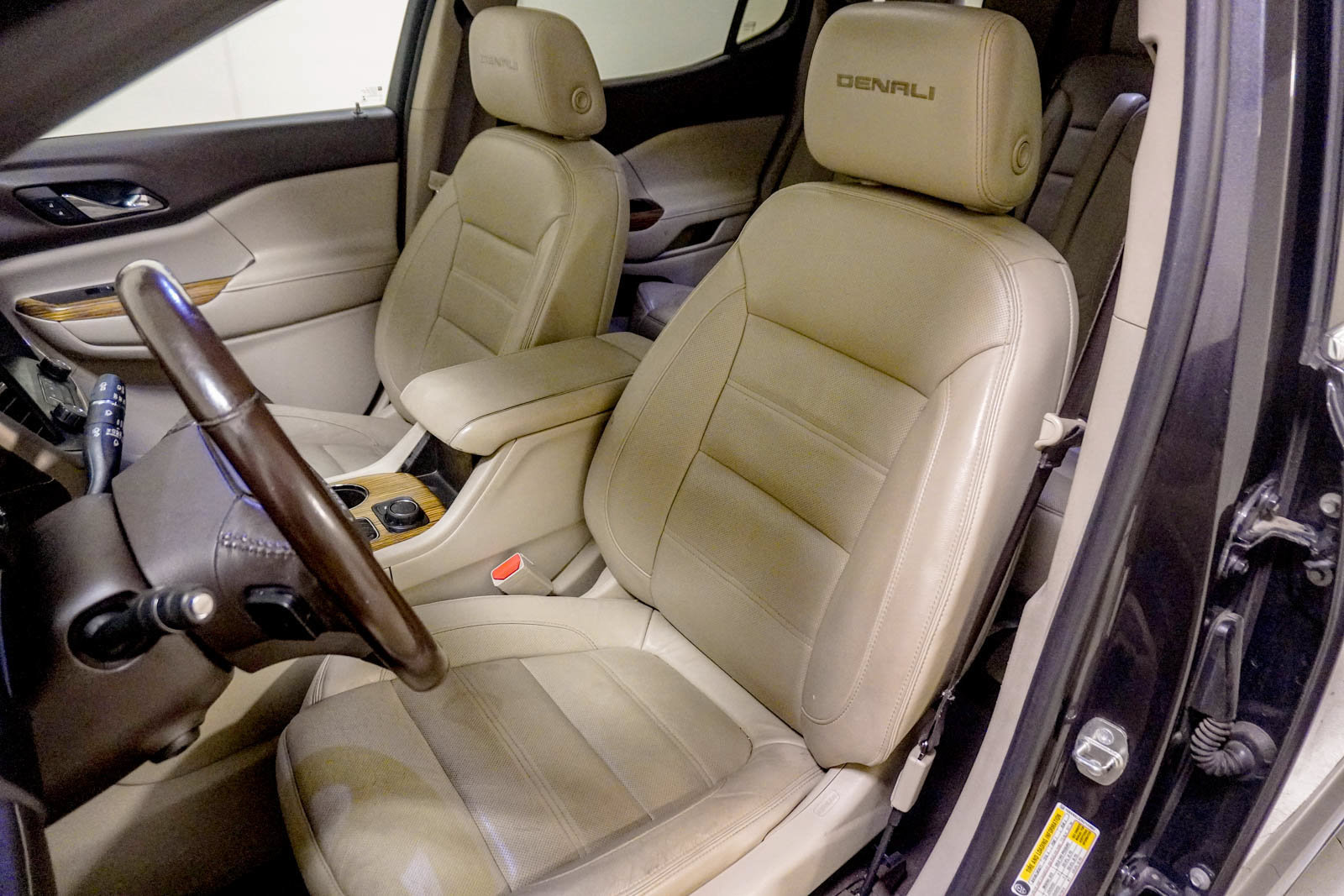 Used 2017 GMC Acadia Denali w/ Technology Package AWD/4WD image 19