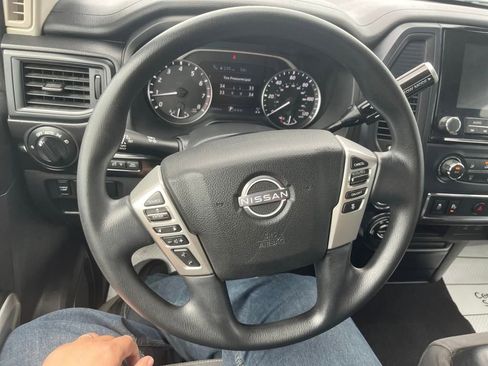 Used 2023 Nissan Titan SV image 9