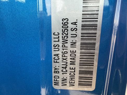 Used 2023 Jeep Wrangler Sahara w/ Cold Weather Group image 29