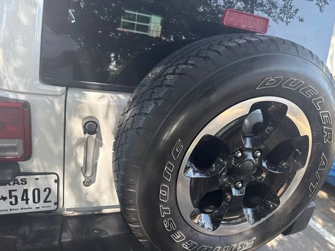 Used 2014 Jeep Wrangler Unlimited Sahara AWD/4WD image 6
