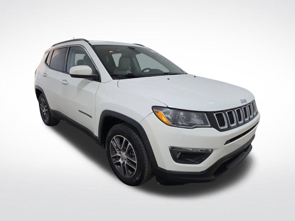 Used 2019 Jeep Compass Latitude FWD image 3