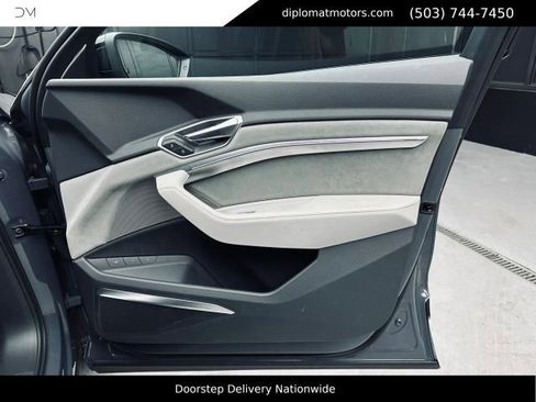 Used 2024 Audi Q8 e-tron Prestige AWD/4WD image 26