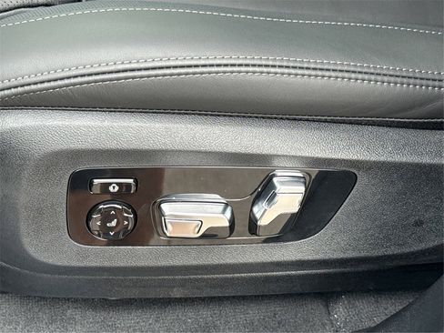 New 2026 BMW X7 M60i w/ Executive Package image 25