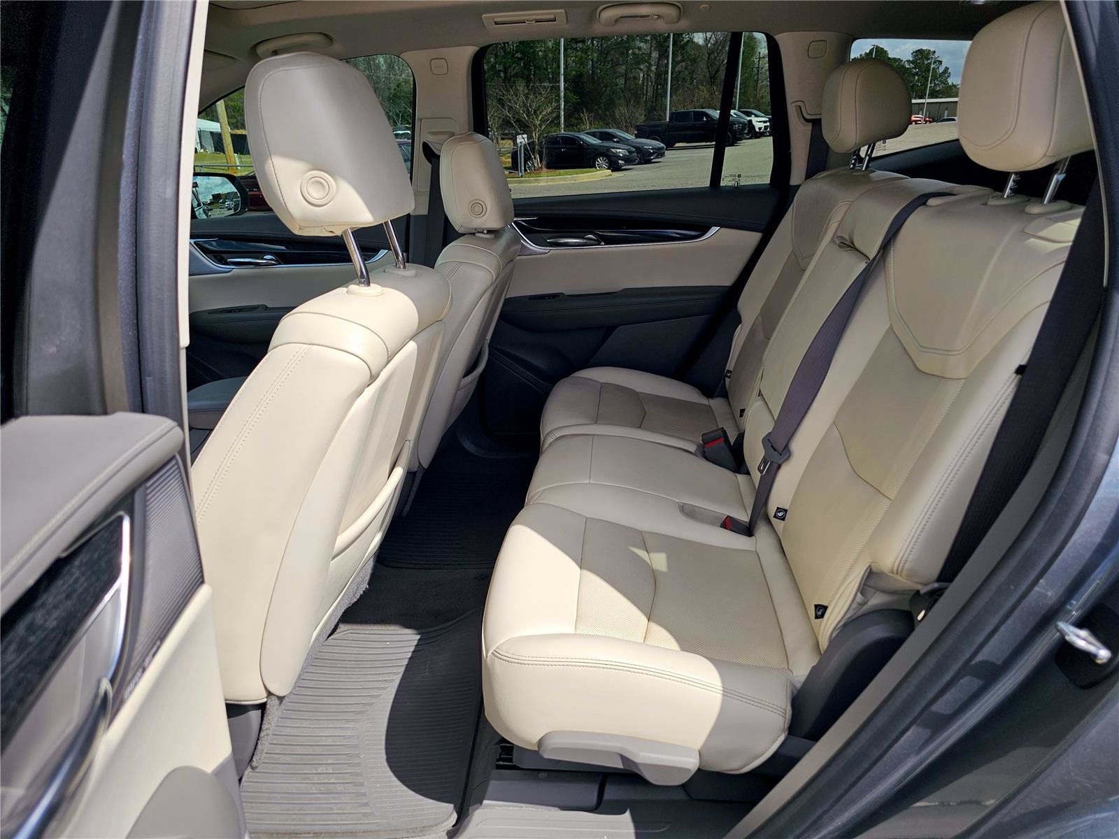 Used 2022 Cadillac XT6 Premium Luxury w/ Technology Package FWD image 31