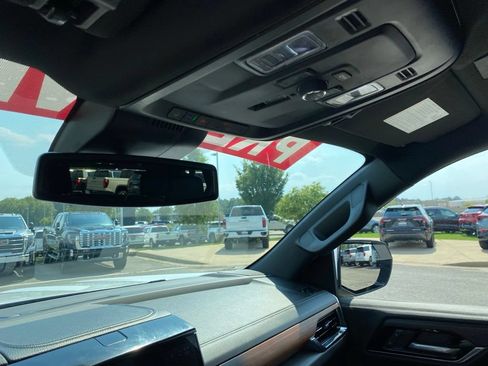 Used 2025 GMC Yukon XL Denali AWD/4WD image 22