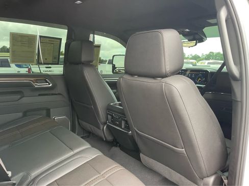 Used 2024 Chevrolet Silverado 2500 High Country w/ High Country Premium Package AWD/4WD image 24