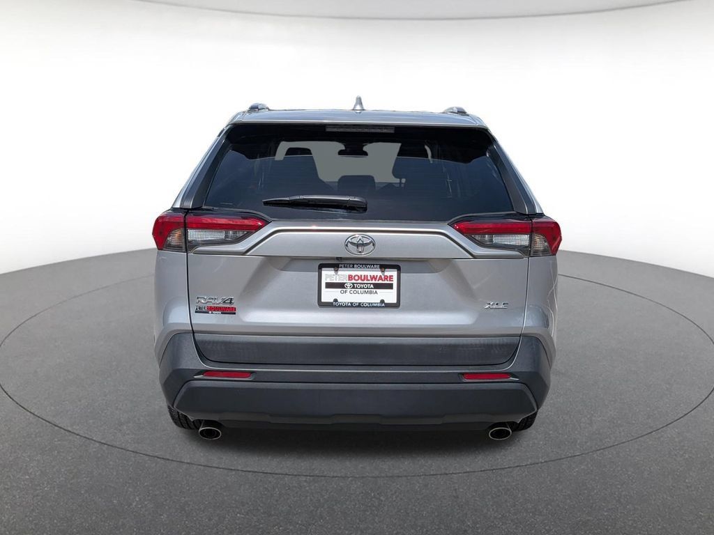 Used 2022 Toyota RAV4 XLE w/ Convenience Package FWD image 5