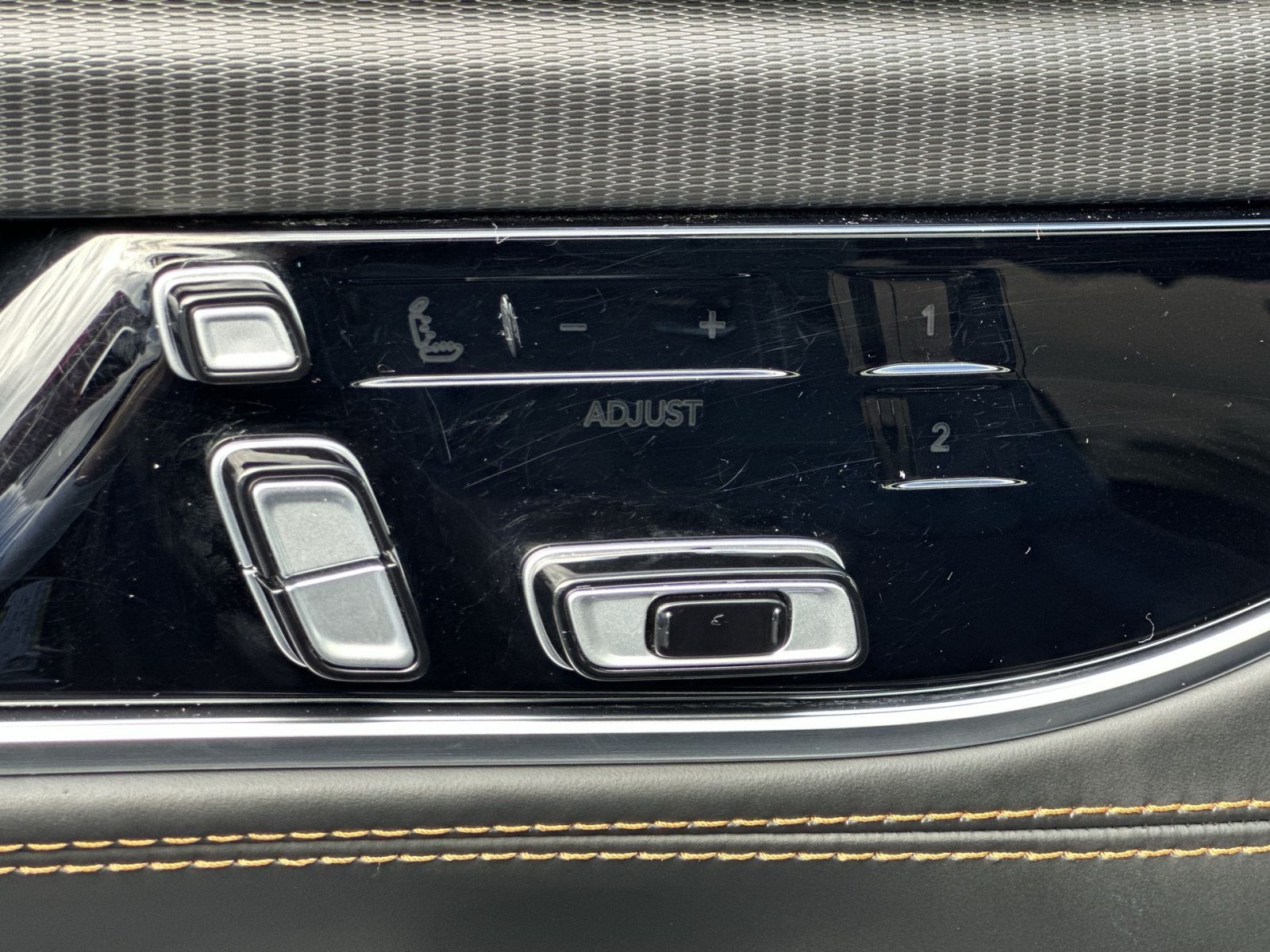Used 2023 Jeep Grand Wagoneer Series III AWD/4WD image 15