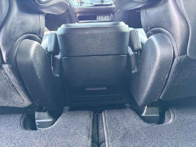 Used 2025 Chrysler Pacifica Select FWD image 30