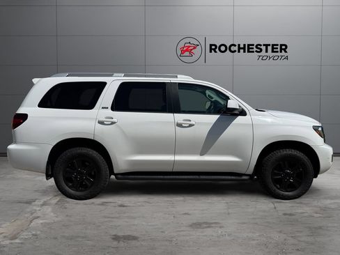 Used 2019 Toyota Sequoia SR5 AWD/4WD image 6