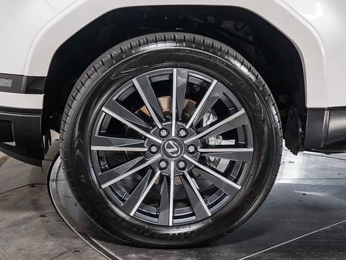 Used 2025 Lexus GX 550 w/ Accessory Package (2T) image 10