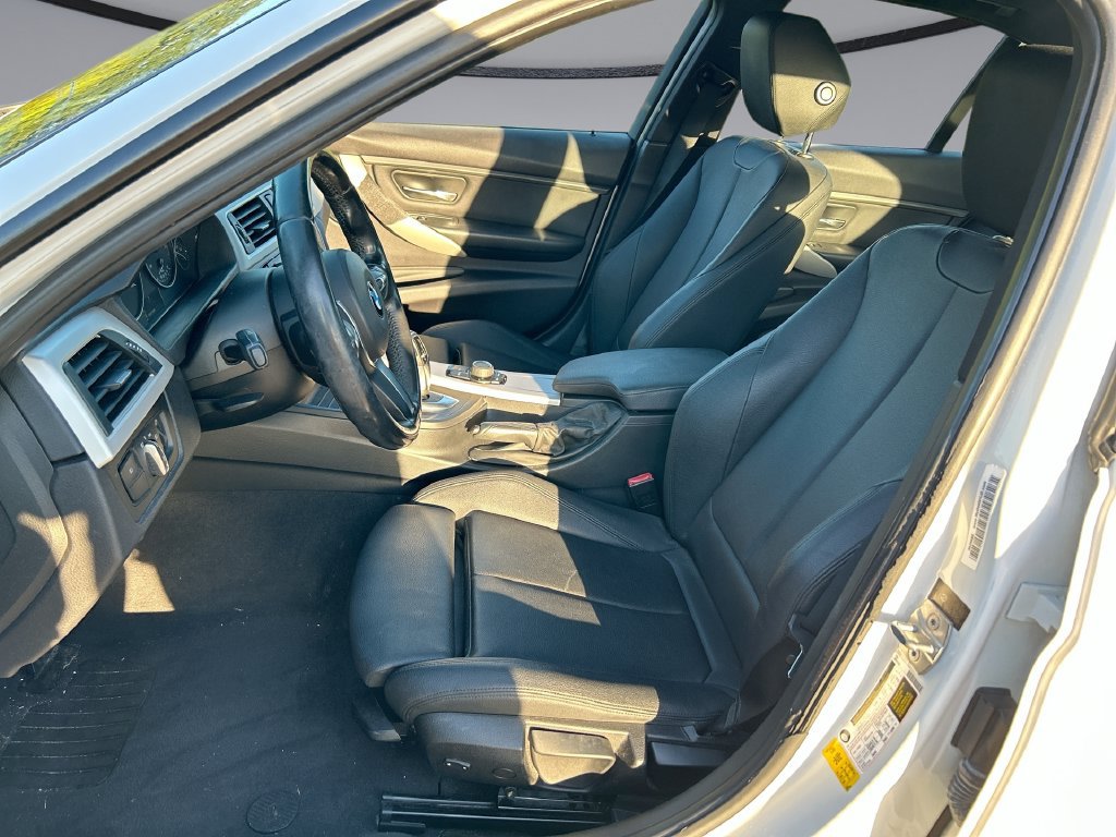Used 2014 BMW 320i Sedan RWD image 11