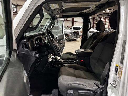 Used 2020 Jeep Gladiator Sport image 13