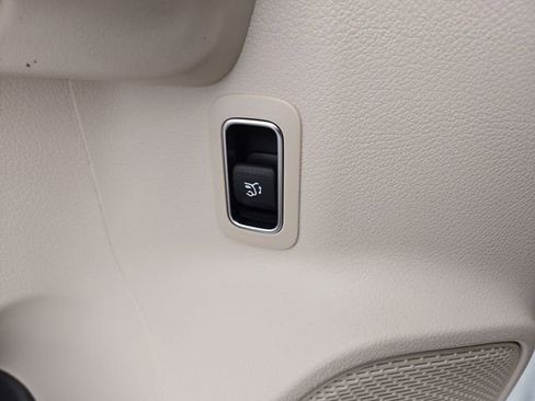 New 2026 Mercedes-Benz GLB 250 4MATIC image 23