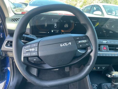 Used 2025 Kia K4 LXS image 27