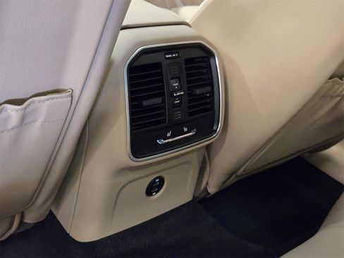 Used 2025 Porsche Macan image 12